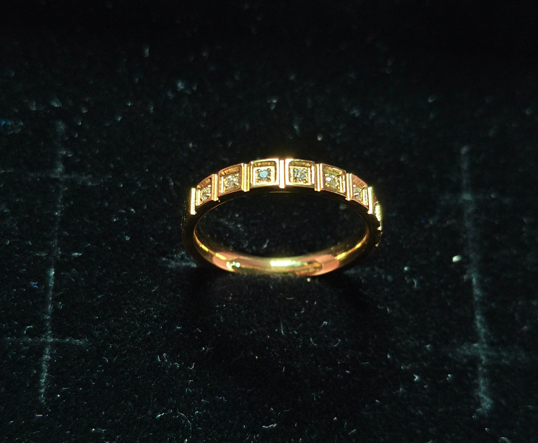 Gleesa Eternal Shine Golden Ring