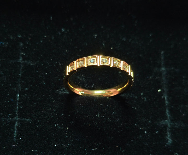 Gleesa Eternal Shine Golden Ring