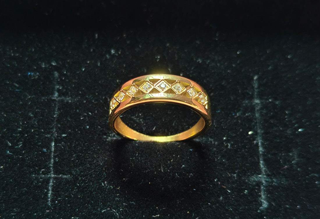 Gleesa EternaGem Golden Ring