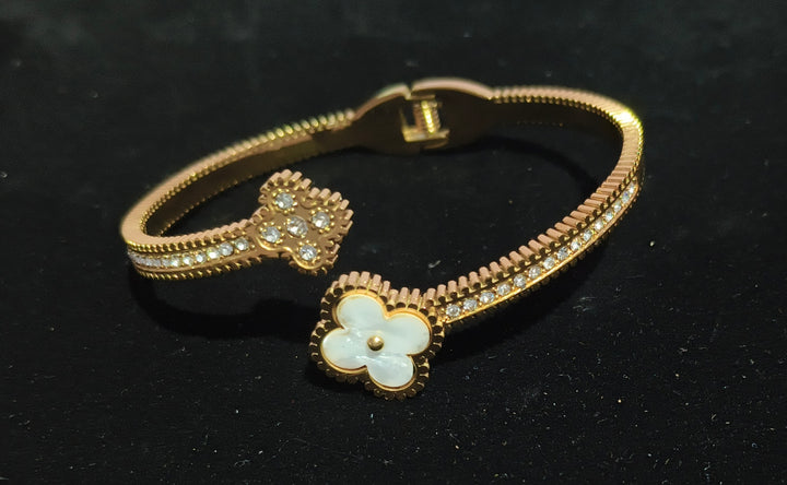 Gleesa Floral Elegance Golden Bracelet