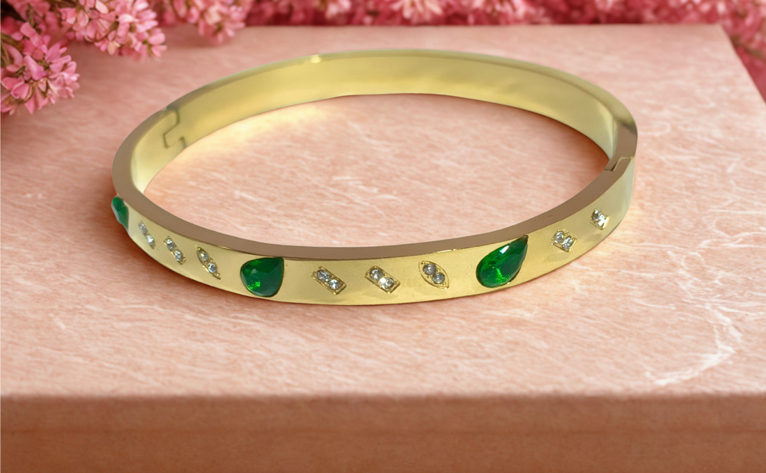 Gleesa Emerald Glow Golden Bracelet